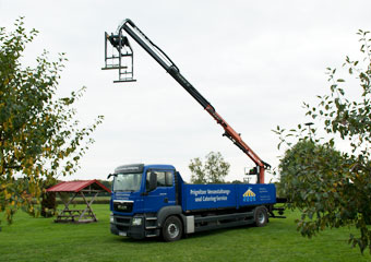 Pritschenwagen mit Kranarm